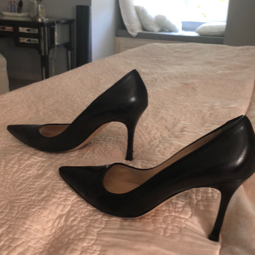 Manolo’s Blahnik black pumps